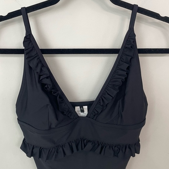 J. Crew Ruffle Deep-V One-piece Swimsuit Size 12 Womens Black Vacation Beach  S1 - Picture 3 of 8
